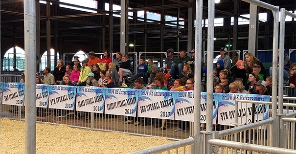 Children outside of a youth livestock arena